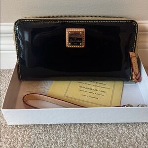 Dooney and Bourke wallet